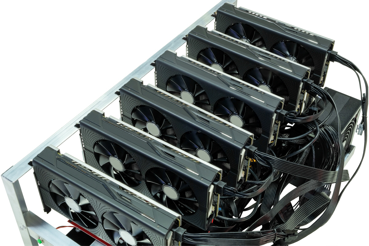 ▲이더리움 채굴기 한 대에는 보통 6대의 그래픽카드가 사용된다.(게티이미지뱅크)
