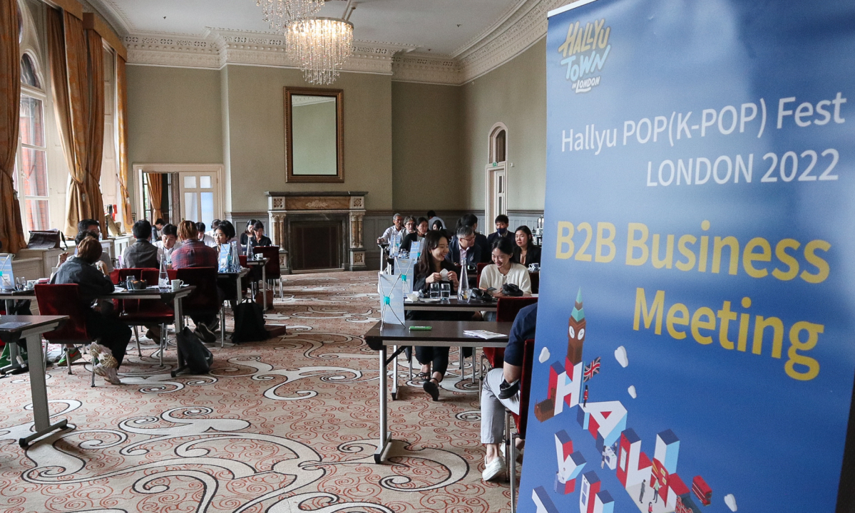 ▲한국무역협회가 7일(현지시간) 영국 런던에서 '런던 한류타운'을 개최했다. 이날 런던 세인트 판크라스 르네상스 호텔에서 기업간(B2B) 수출상담회가 진행되고 있다. (사진제공=무역협회)