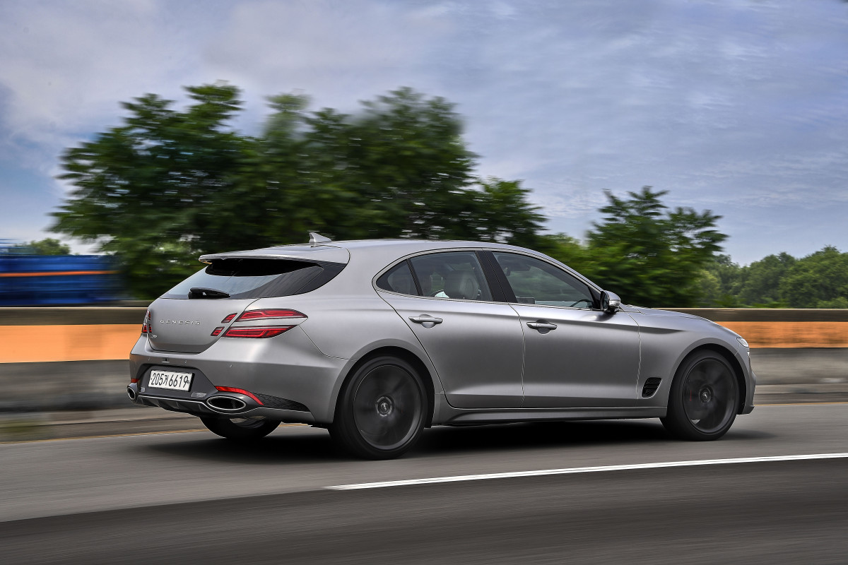 ▲제네시스는 GT(그랜드 투어러) 개념이 일반화되지 않은 우리 자동차 문화 속에 'G70 슈팅 브레이크'를 앞세워 도전장을 던졌다.  (사진제공=제네시스)