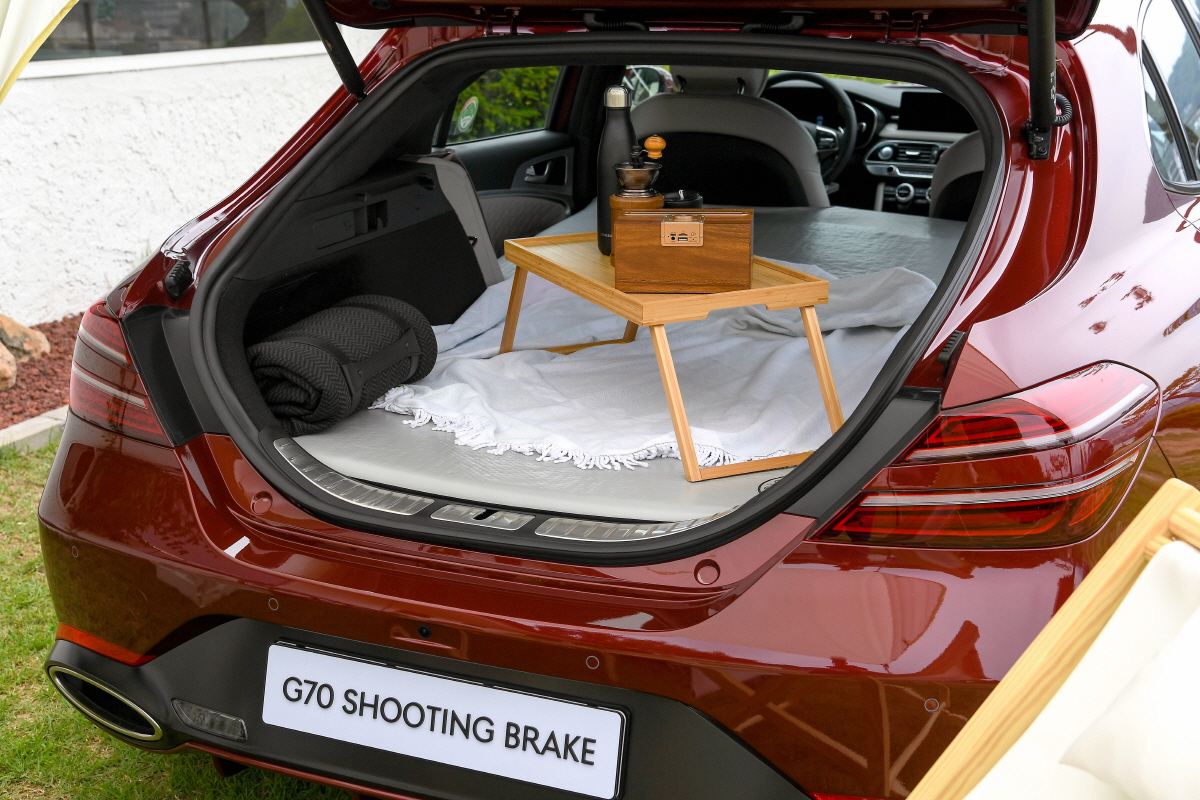 ▲고성능 프리미엄 GT를 타고 차박에 나선다는 건 '넌센스'다. 남양연구소 연구원들이 밤잠을 줄여가며 잘 만든 차를, 마케터들이 망가트린 사례다.  (사진제공=제네시스)