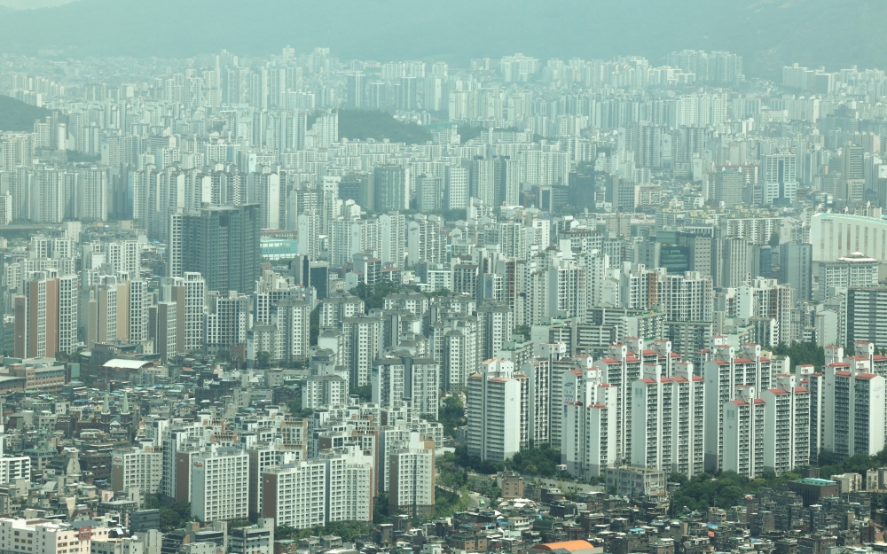 ▲서울 용산구 남산타워에서 바라본 서울 시내 아파트 단지 모습. 조현욱 기자 gusdnr8863@ (이투데이DB)