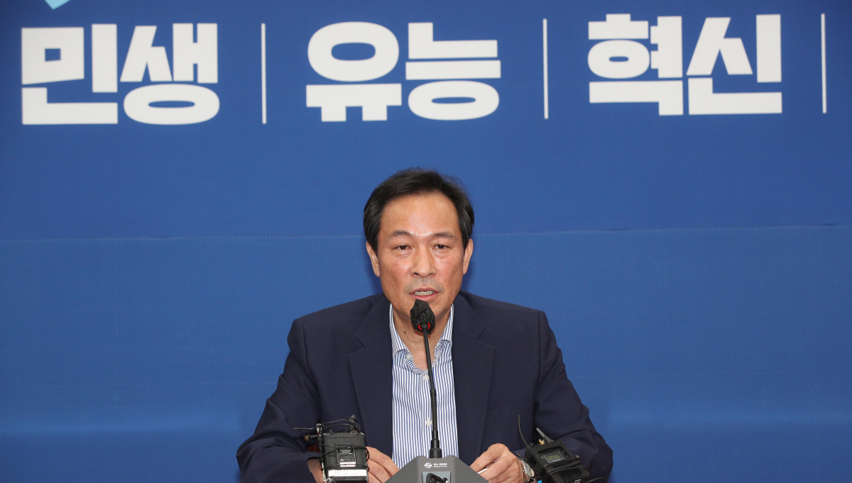 ▲우상호 더불어민주당 비상대책위원장이 10일 서울 여의도 국회 당 대표회의실에서 열린 현안 관련 기자간담회에서 발언하고 있다. (국회사진기자단)