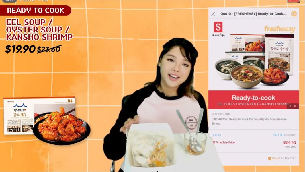 ▲싱가포르의 인플루언서 토리 가르시아가 이커머스 채널 큐텐에서 K-밀키트의 라이브 쇼핑 방송을 진행하고 있다.  (사진제공=프레시지)