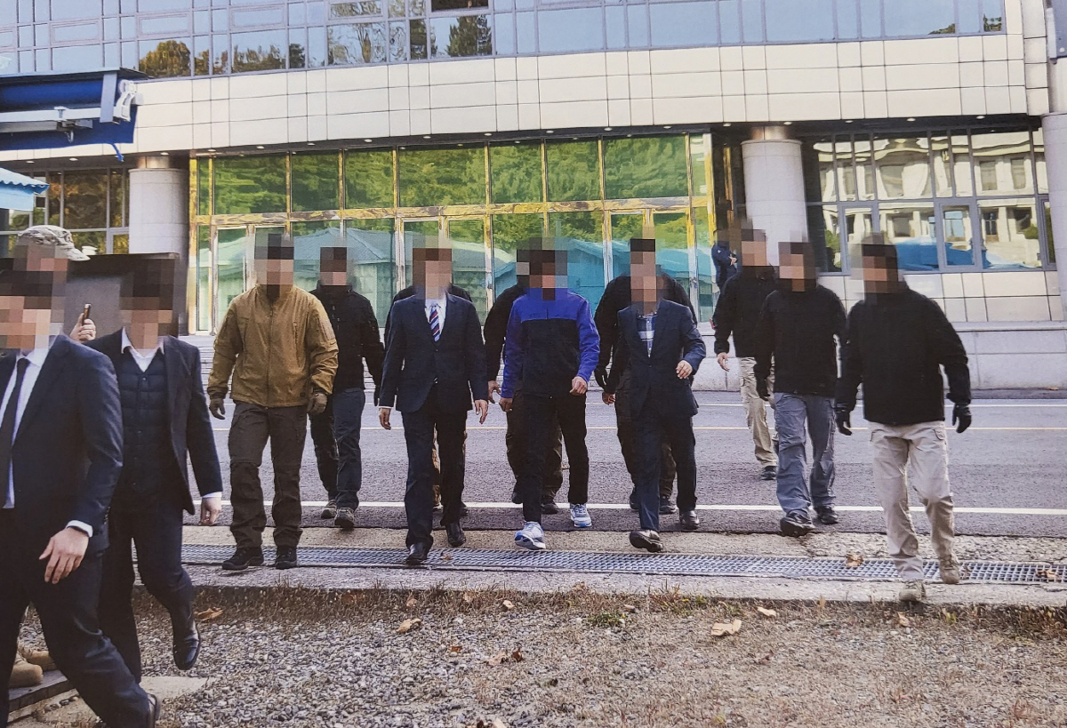 ▲판문점에서 북송 중인 탈북어민. (통일부 제공)