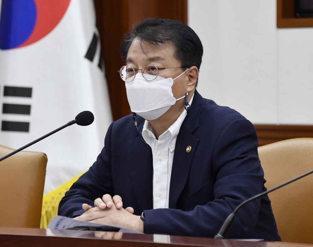 ▲방기선 기획재정부 1차관이 7월 13일 서울 종로구 정부서울청사에서 열린 '경제 형벌규정 개선 TF 출범회의'를 주재, 모두발언을 하고 있다. (사진제공=기획재정부)