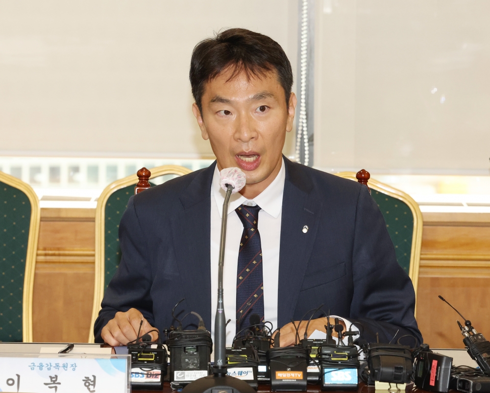 ▲이복현 금융감독원장이 지난달 20일 서울 중구 은행회관에서 열린 '은행장들과의 간담회'에서 발언을 하고 있다. 조현욱 기자 gusdnr8863@ (이투데이DB)