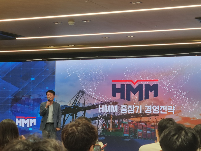 ▲김경배 HMM 대표이사 사장이 14일 서울 여의도 파크원 타워1에 위치한 HMM 본사에서 열린 HMM 비전선포식 기자간담회에서 중장기 전략 발표에 나섰다. (사진=이꽃들 기자 flowerslee@)