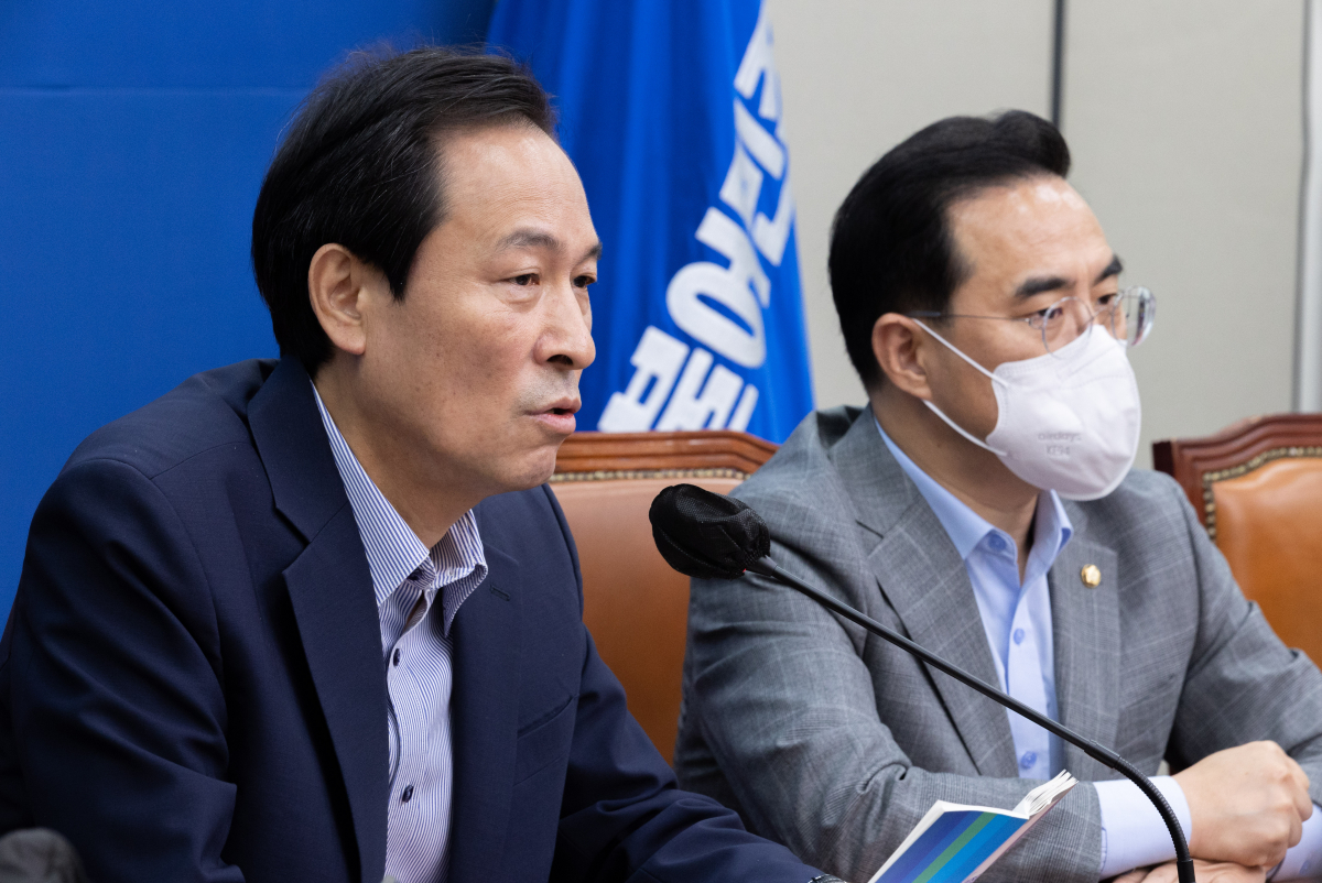 ▲우상호 더불어민주당 비상대책위원장이 15일 국회에서 열린 비상대책위원회의에서 발언하고 있다. (국회사진기자단 )