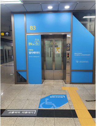 ▲9호선 국회의사당역에 공공디자인으로 설계된 엘리베이터.  (자료제공=서울시메트로9호선)