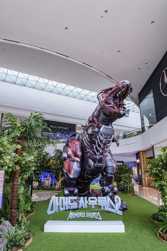 ▲스타필드 하남 사우스 아트리움에 마련된 VFX 애니메이션 ‘아머드 사우루스’ 행사장(사진제공=신세계프라퍼티)