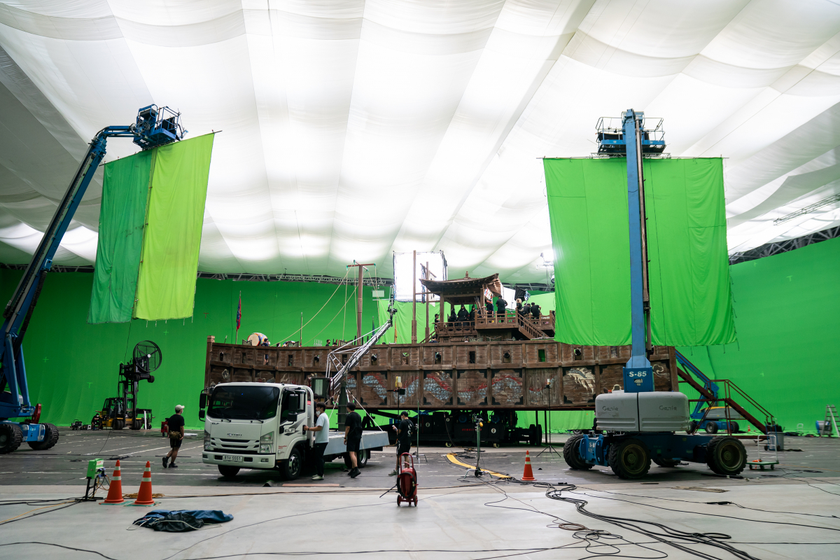 ▲'한산: 용의 출현' 해상 전투신 촬영의 실제 모습 (롯데엔터테인먼트 )