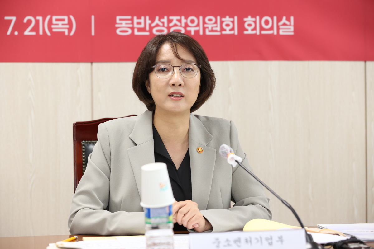 ▲이영 중소벤처기업부 장관이 21일 서울 중구 동반성장위원회에서 열린 ‘상생조정위원회 제11차 회의’에서 인사말을 하고 있다. (사진제공=중소벤처기업부)