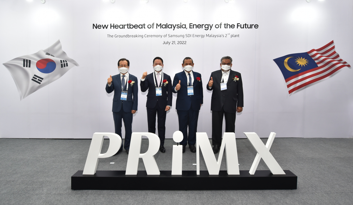 ▲삼성SDI가 21일 말레이시아 배터리 2공장 기공식을 진행했다. (왼쪽부터) 이치범 주말레이시아 한국대사, 최윤호 삼성SDI 대표이사 사장, 다토 스리 하지 아미누딘 빈 하룬 느그리 슴빌란 주지사, 다토 하지 줄키플리 모하맛 빈 오말 주의회 의장이 세리모니를 하고 있다. (사진제공=삼성SDI)