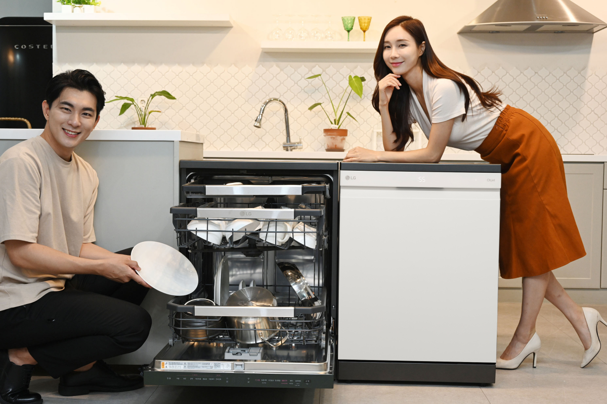 ▲트루건조 기능과 오브제컬렉션 컬러를 적용한 프리스탠딩 제품 모습 (사진제공=LG전자)