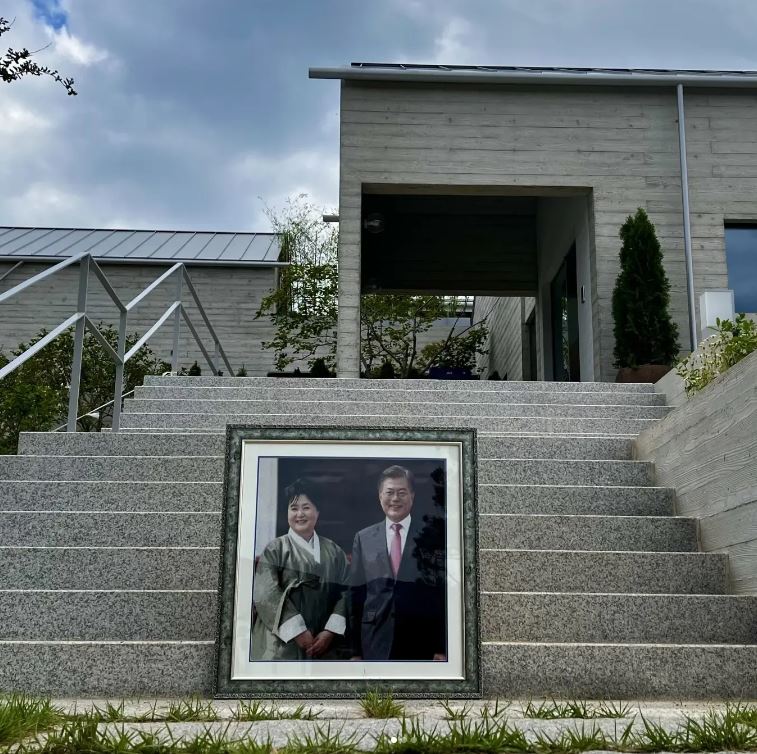 ▲(출처=문재인 전 대통령 인스타그램 캡처)