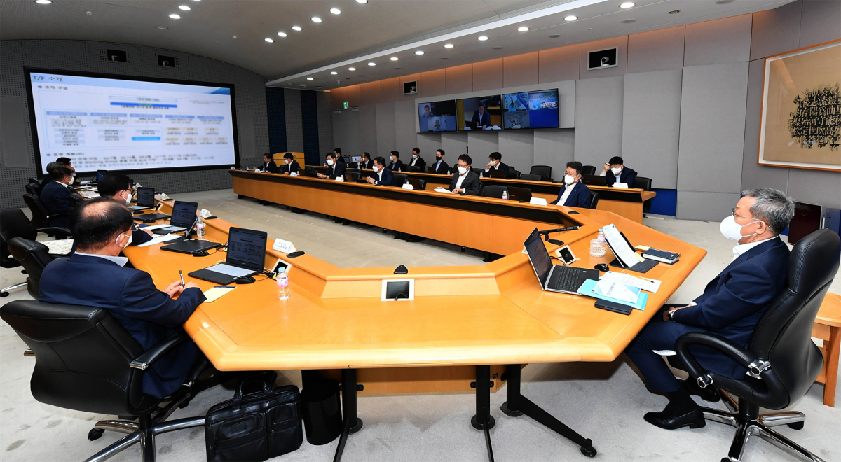 ▲포스코그룹이 25일 포스코센터에서 정탁 포스코 사장 등이 참석한 가운데 '2030 부산세계박람회 유치 지원 태스크포스' 킥오프 미팅을 가졌다. (사진제공=포스코그룹)