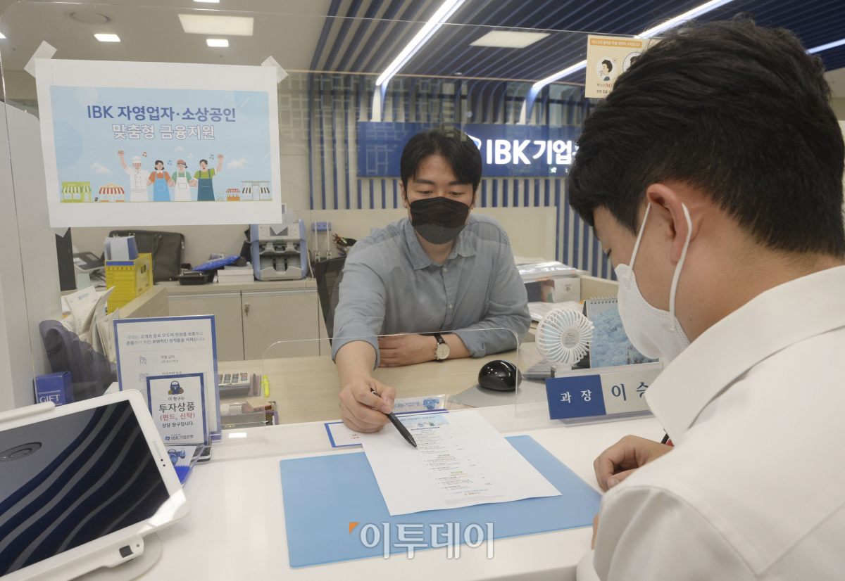 ▲ 코로나 피해 소상공인 특례보증 등 맞춤형 금융지원 시행 (조현호 기자 hyunho@)