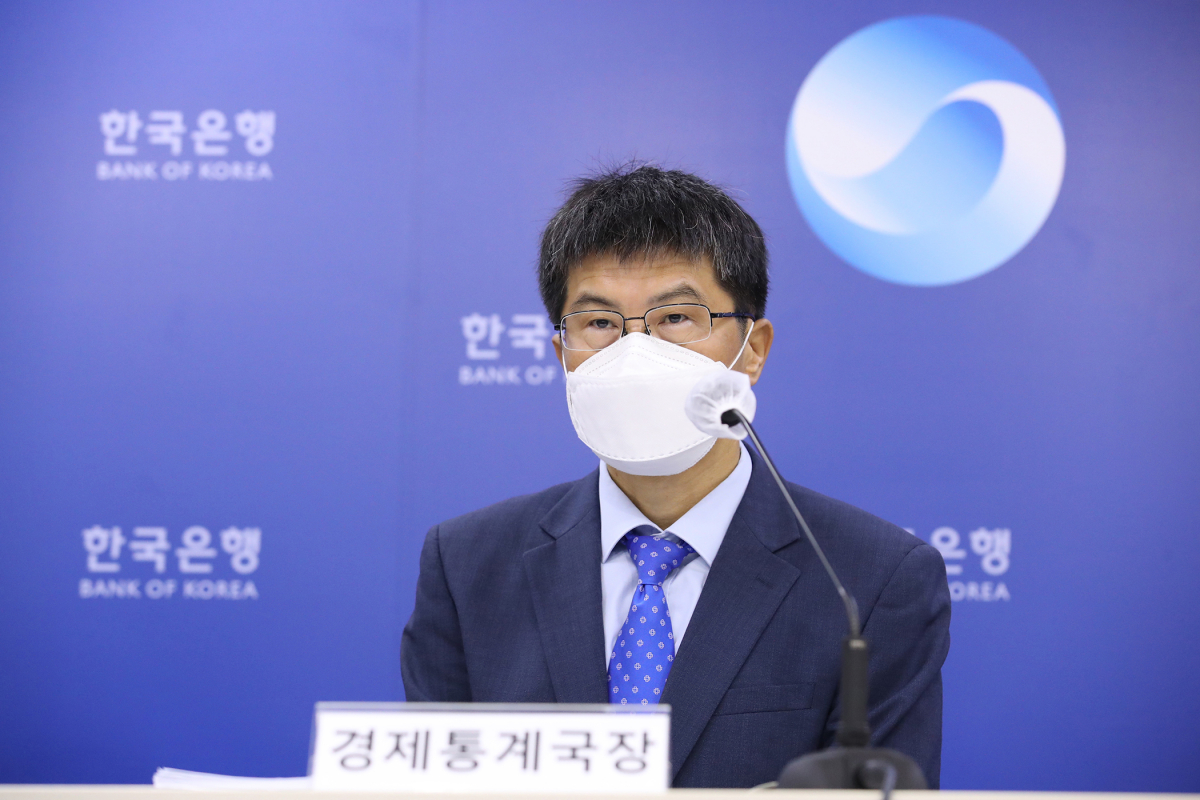 ▲황상필 한국은행 경제통계국장이 26일 오전 서울 중구 한국은행에서 2022년 2/4분기 실질 국내총생산(속보)의 주요 특징을 설명하고 있다. (사진제공=한국은행)