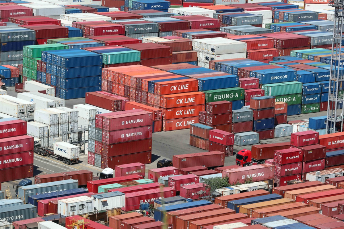 ▲부산 남구 신선대부두 야적장에 컨테이너가 가득 쌓여 있다. (뉴시스)