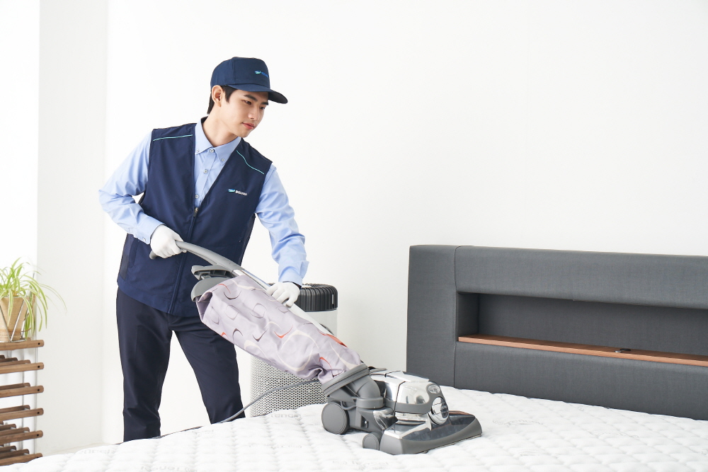 ▲청호나이스 '매트리스 케어 서비스'. (사진제공=청호나이스)