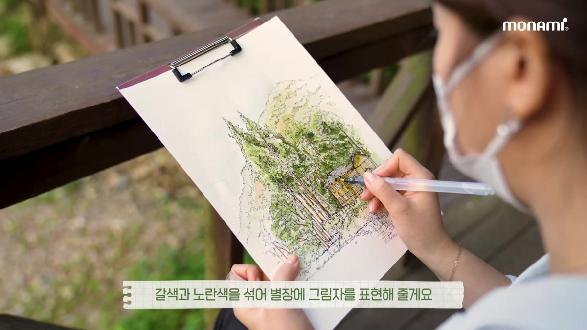 ▲모나미 공식 유튜브 채널 영상 콘텐츠 ‘그리고 왔습니다’ 시즌2에서 한 작가가 모나미 제품을 이용해 그림을 그리고 있다. (사진제공=모나미)