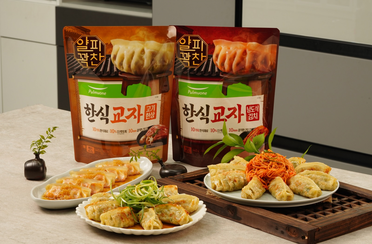 ▲풀무원 ‘얄피꽉찬 한식교자’ 2종.  (사진제공=풀무원)
