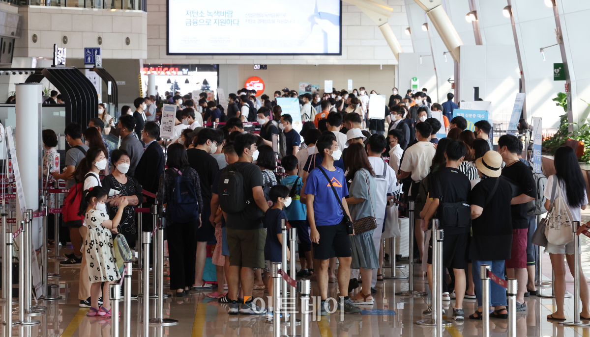 ▲서울 강서구 김포국제공항 국내선 청사에 여행객들 (조현욱 기자 gusdnr8863@)