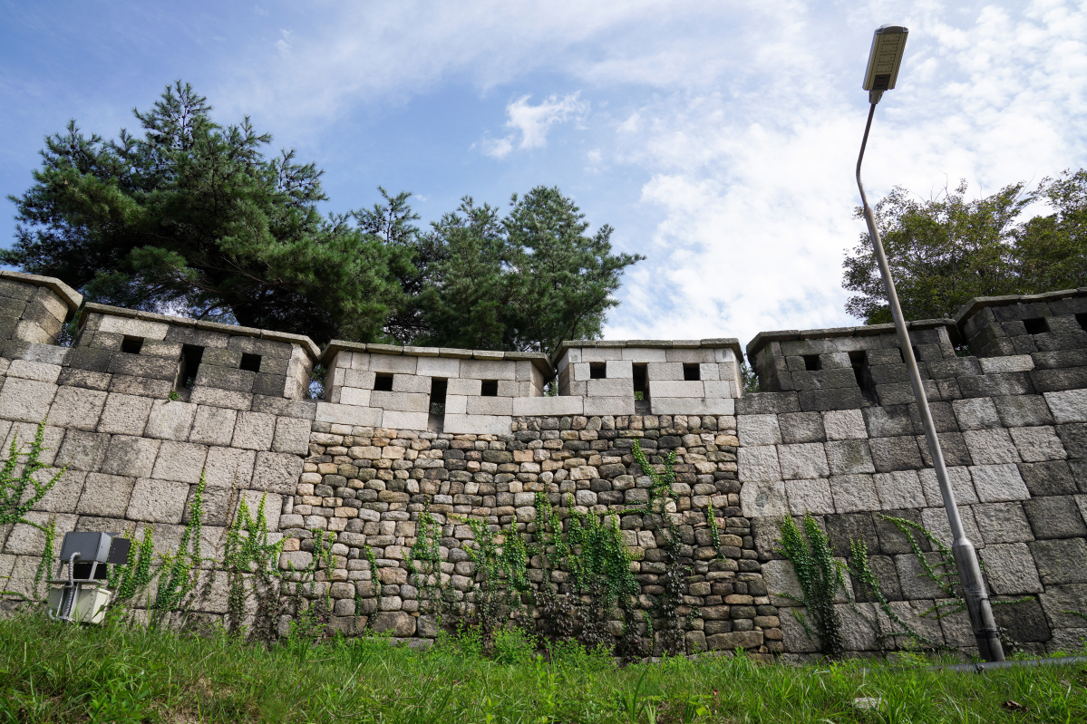 ▲시대별 성벽 축조기술을 볼 수 있는 한양도성 외벽의 모습. (뉴시스)