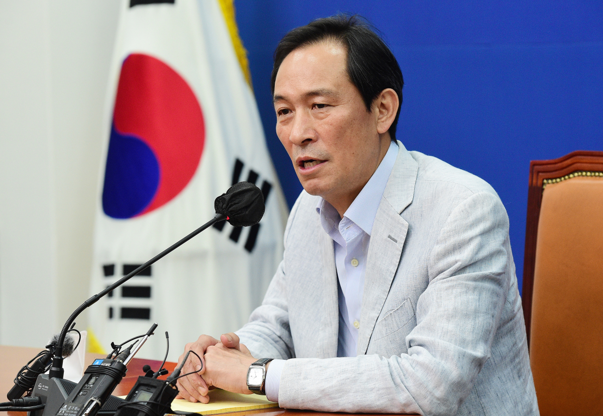 ▲우상호 더불어민주당 비상대책위원장이 31일 서울 여의도 국회에서 열린 기자간담회에서 취재진 질문에 답하고 있다. (공동취재사진)