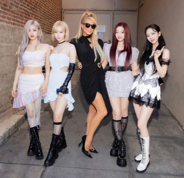 ▲그룹 에스파와 패리스힐튼(가운데)(사진=에스파 인스타그램)