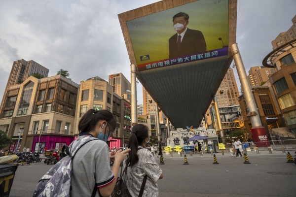 ▲중국 베이징에서 1일 시진핑 중국 국가주석의 홍콩 방문 보도가 나오고 있다. 베이징/AP뉴시스

