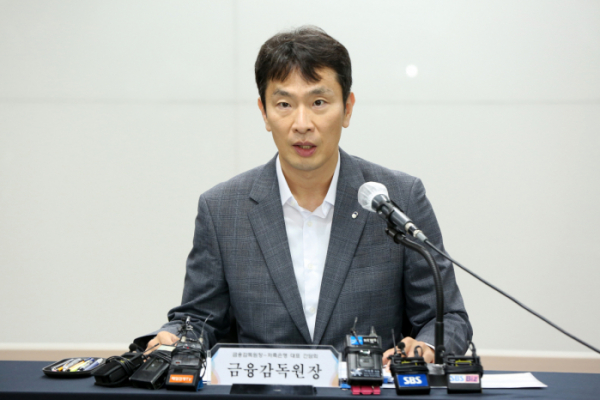 ▲이복현 금융감독원장이 8일 열린 저축은행 CEO 간담회에서 모두 발언을 하고 있다. (사진제공= 금감원)