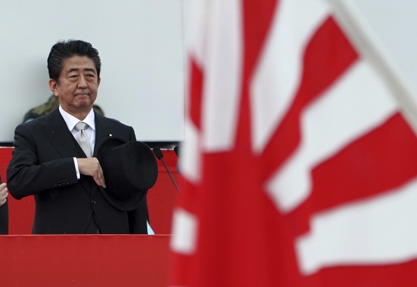 ▲고(故) 아베 신조 전 일본 총리가 2018년 10월 14일 도쿄 자위대 행사에 참석하고 있다. 도쿄/AP뉴시스
