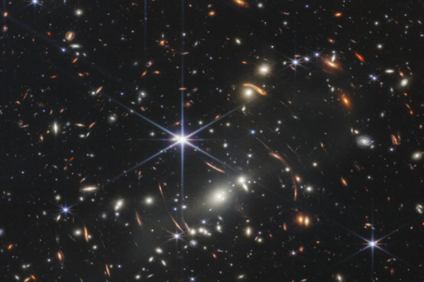 ▲제임스 웹 우주 망원경(JWST)의 은하단 'SMACS 0723' 사진. AP뉴시스