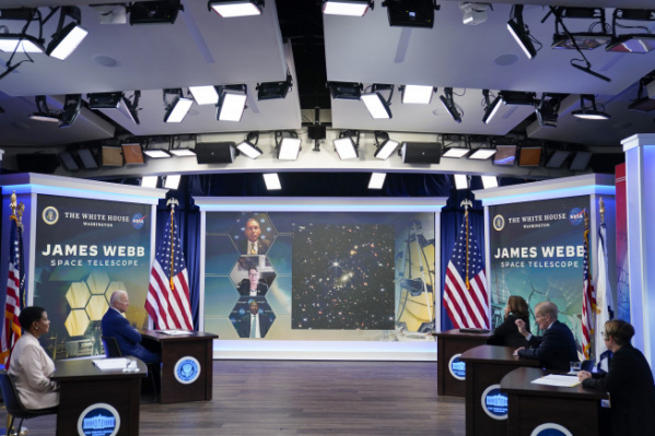 ▲11일(현지시간) 조 바이든 미국 대통령이 백악관에서 열린 제임스 웹 우주 망원경(JWST)의 첫 풀컬러 사진 브리핑을 하고 있다. 워싱턴D.C./AP뉴시스