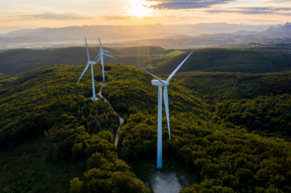 ▲한화솔루션 유럽자회사 큐에너지가 프랑스에서 운영중인 풍력발전소. (사진제공=한화솔루션)