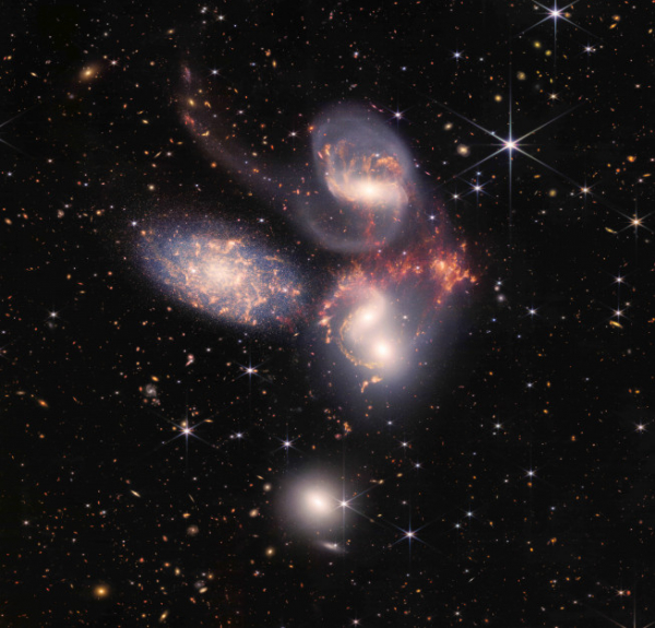 ▲제임스 웹 우주 망원경(JWST)의 ‘스테판의 오중주(Stephan's Quintet)’ 사진. 신화뉴시스