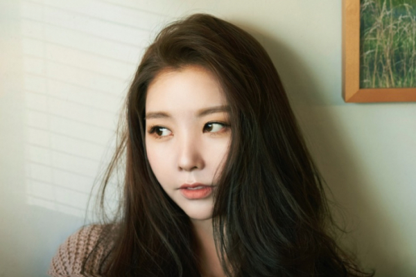 ▲레이나(사진 = 아에르뮤직 제공)