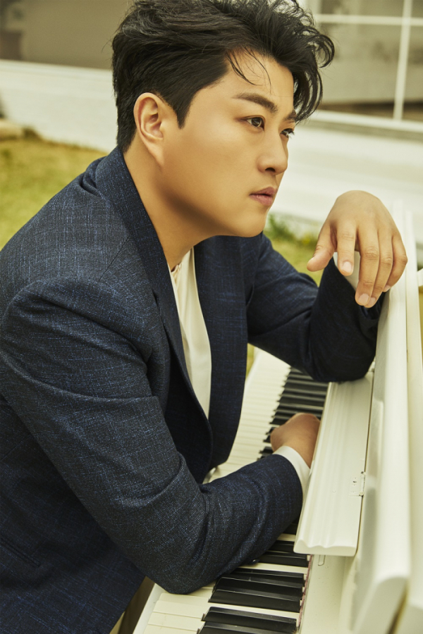 ▲김호중 클래식 정규 2집 콘셉트 포토(사진제공=생각엔터테인먼트)