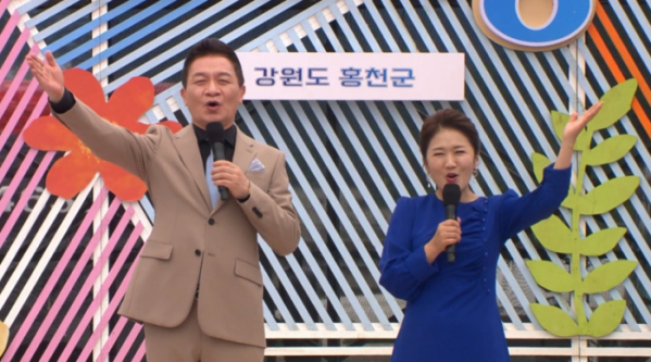 ▲'전국노래자랑' MC(사진=KBS1 '전국노래자랑' 방송화면 캡처)