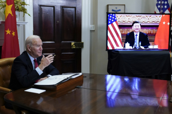 ▲조 바이든 미국 대통령이 지난해 11월 15일(현지시간) 백악관에서 시진핑 중국 국가주석과 화상 회담을 하고 있다. 워싱턴D.C/AP뉴시스
