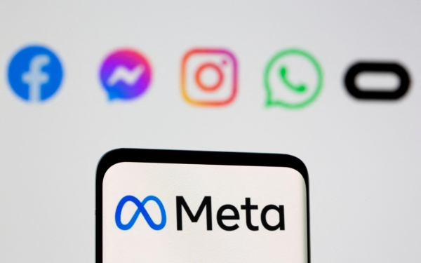 ▲메타 로고 뒤에 메타가 운영하는 소셜플랫폼 로고들이 보인다. 로이터연합뉴스
