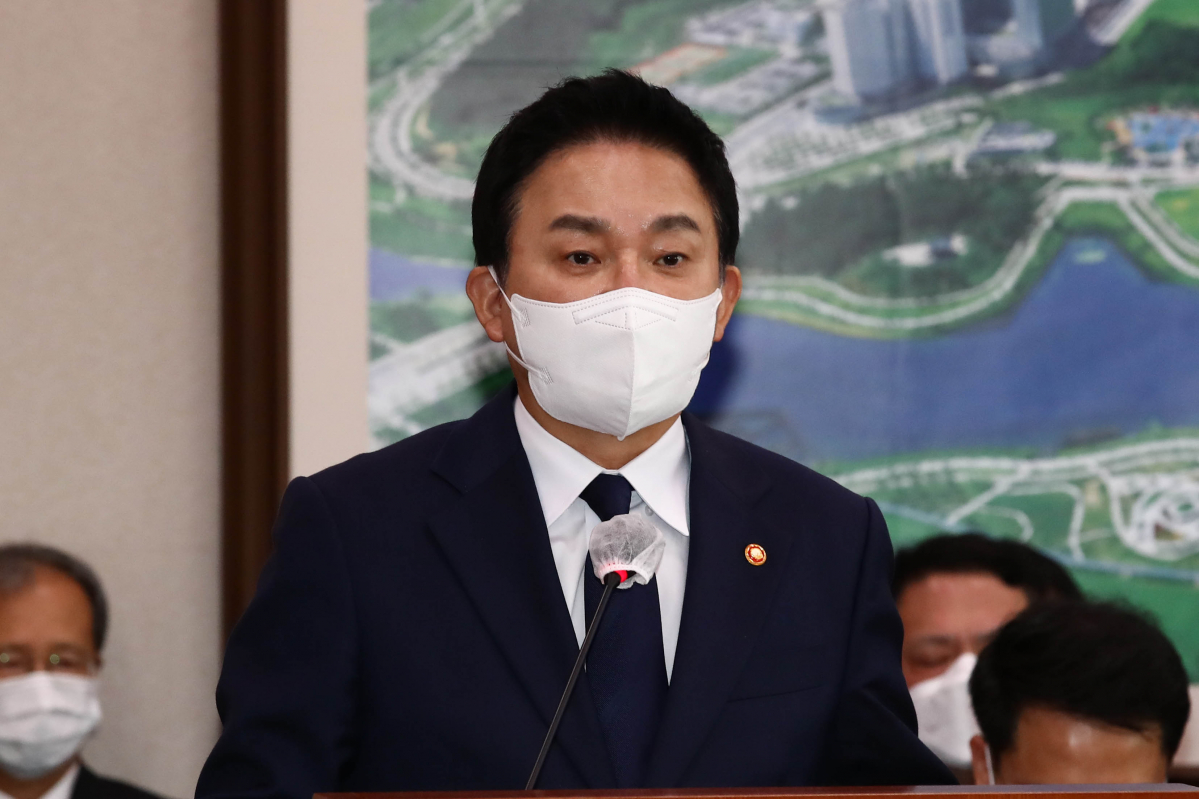 ▲원희룡 국토교통부 장관이 1일 국회에서 열린 국토교통위원회 전체회의에서 업무보고를 하고 있다. (뉴시스)