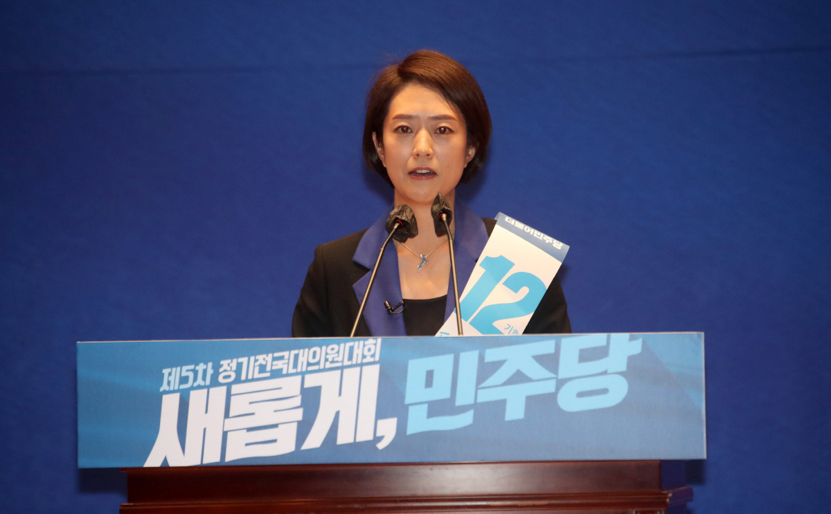 ▲(연합뉴스) 고민정 더불어민주당 의원이 7월 28일 오후 국회 의원회관에서 열린 더불어민주당 당 대표 및 최고위원 선출을 위한 예비경선대회에서 정견을 발표하고 있다.