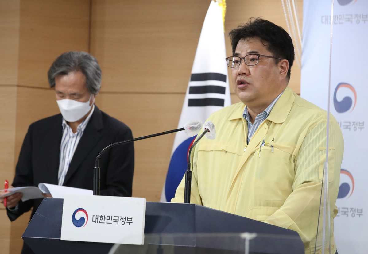 ▲손영래 중앙사고수습본부 사회전략반장이 5일 정부서울청사에서 코로나19 중앙재난안전대책본부 브리핑을 하고 있다. (뉴시스)