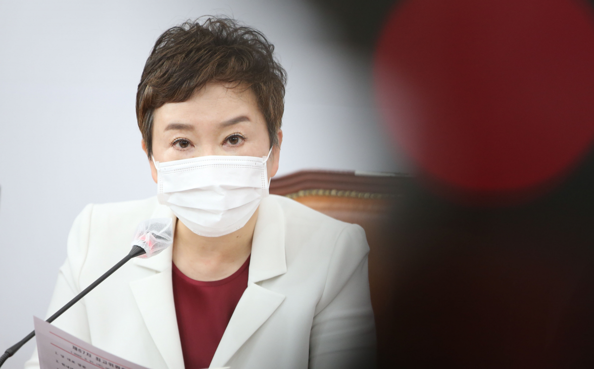 ▲[서울=뉴시스] 전신 기자 = 정미경 국민의힘 최고위원이 31일 서울 여의도 국회에서 열린 최고위원회의에서 발언하고 있다. (공동취재사진) 2022.03.31. photo@newsis.com
