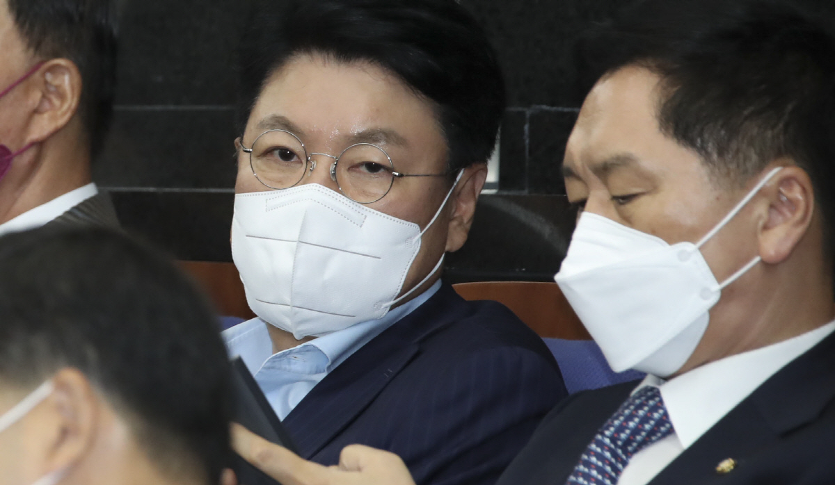 ▲의원총회 참석한 장제원 의원(연합뉴스)