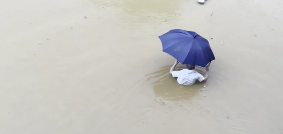 ▲수도권에 호우경보가 발효된 8일 오후 경기도 파주시 한 주택가가 물에 잠겨 있다. (연합뉴스)