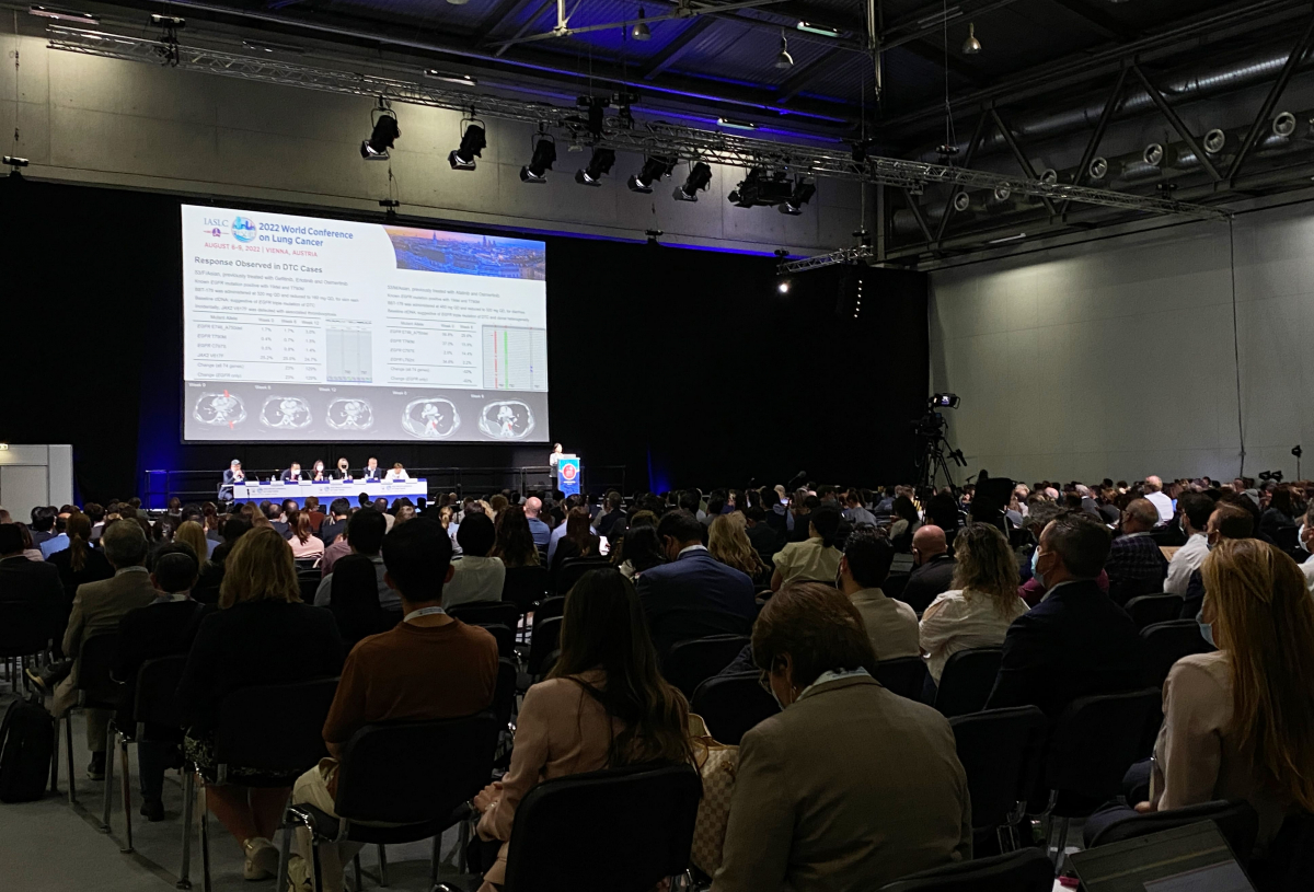 ▲8일(현지시간) 오스트리아 빈에서 열린 세계폐암학회 현장에서 연세암병원 폐암센터의 임선민 교수가 브릿지바이오테라퓨틱스의 4세대 EGFR 저해제 ‘BBT-176’의 임상 1상 중간 발표를 진행하고 있다. (사진제공=브릿지바이오테라퓨틱스)