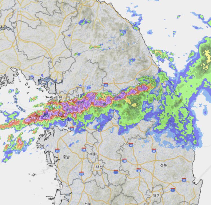 ▲8일 오후 10시 30분 기준 기상레이더 영상.  (출처=기상청 기상레이더센터)
